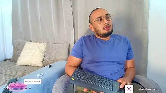 Snapshot of XXCOUPLESSEX chatting on 4, 4, 2026 XXCOUPLESSEX online show from 4, 4, 2026