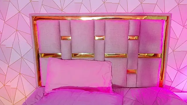 nina carther online show from 18, 4, 2026