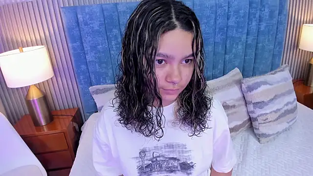 pretty sunlight  online show from 17, 3, 2026