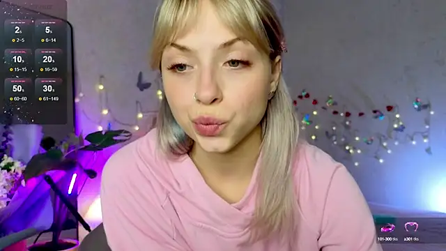 Snapshot of lavenderluxe chatting on 14, 9, 2025 lavenderluxe online show from 14, 9, 2025
