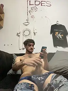 Snapshot of Tomito14 chatting on 17, 10, 2025 Tomito14 online show from 17, 10, 2025