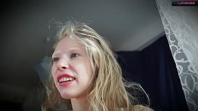  Phantom thread  online show from 10, 10, 2025