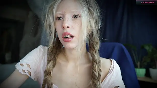  Phantom thread  online show from 8, 10, 2025