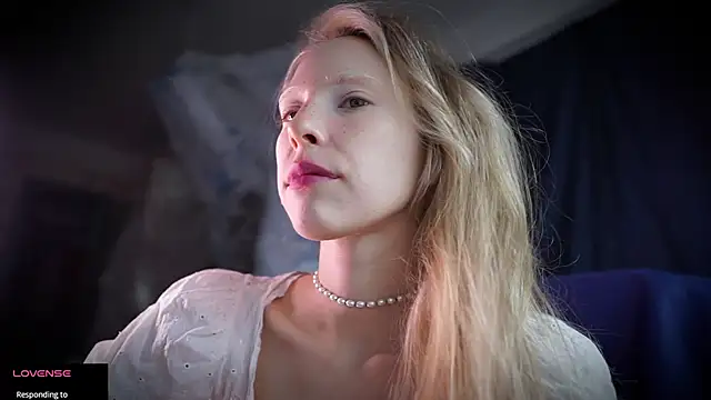  Phantom thread  online show from 10, 11, 2025