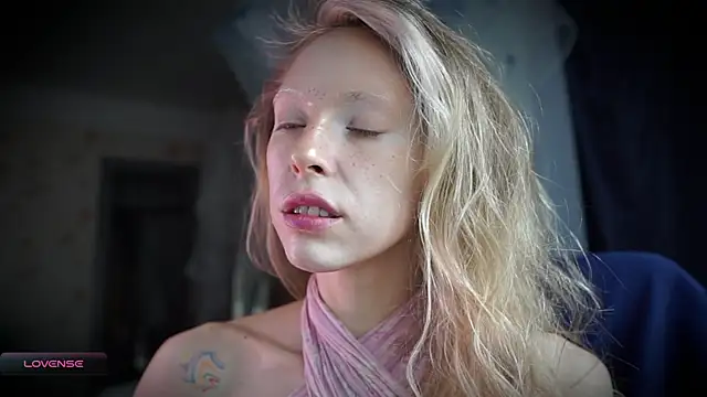  Phantom thread  online show from 27, 10, 2025