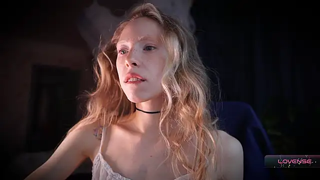  Phantom thread  online show from 3, 12, 2025