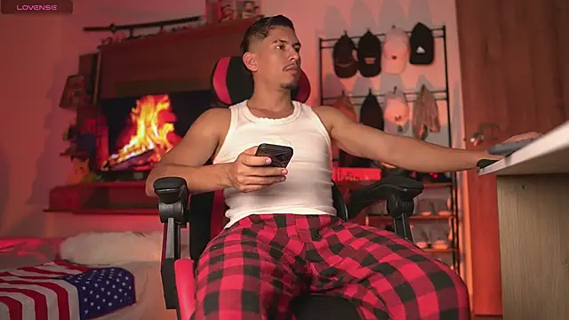 Snapshot of Aaronfox_x chatting on 4, 7, 2026 Aaronfox x online show from 4, 7, 2026