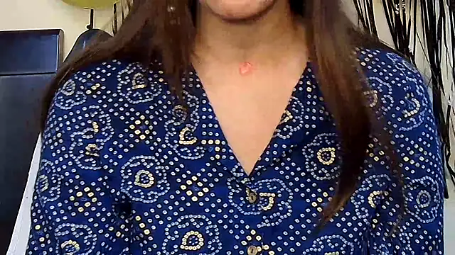 Snapshot of MIss-Naina chatting on 4, 11, 2025 MIss-Naina online show from 4, 11, 2025