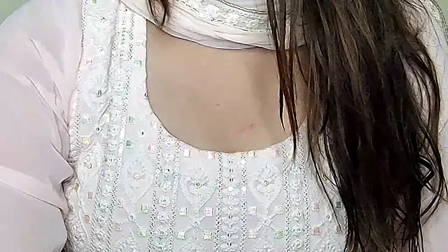 Snapshot of MIss-Naina chatting on 17, 11, 2025 MIss-Naina online show from 17, 11, 2025