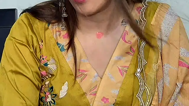 Snapshot of MIss-Naina chatting on 28, 10, 2025 MIss-Naina online show from 28, 10, 2025