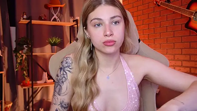 Snapshot of EllieCutes chatting on 16, 6, 2026 EllieCutes online show from 16, 6, 2026