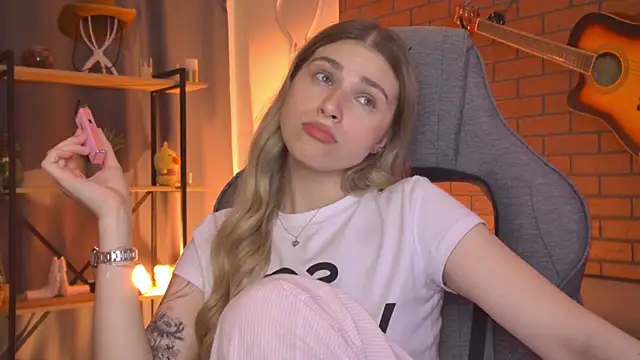 Snapshot of EllieCutes chatting on 14, 7, 2026 EllieCutes online show from 14, 7, 2026