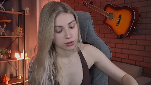 EllieCutes online show from 12, 4, 2026