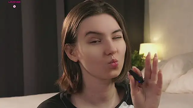 MeghanElson online show from 15, 4, 2026