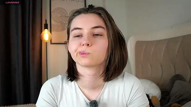 Snapshot of MeghanElson chatting on 3, 6, 2026 MeghanElson online show from 3, 6, 2026