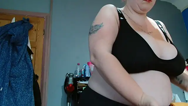 busty-bella1 online show from 19, 5, 2026