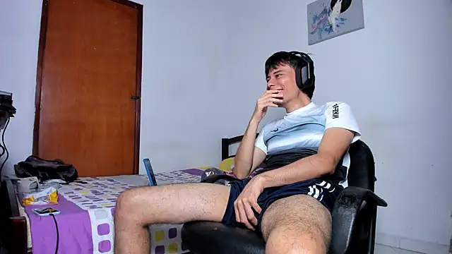 Huge latin cock online show from 23, 1, 2025