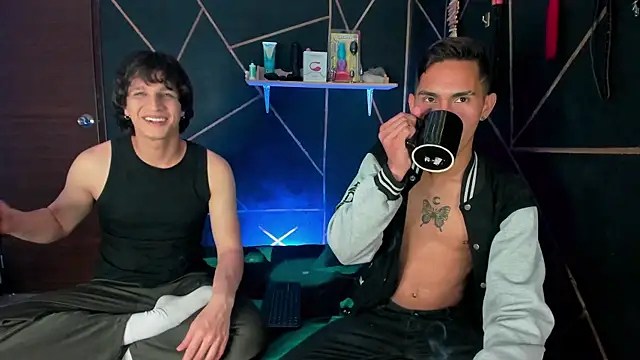 Snapshot of MillersKink chatting on 28, 11, 2025 MillersKink online show from 28, 11, 2025