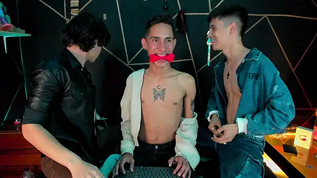 Snapshot of MillersKink chatting on 30, 11, 2025 MillersKink online show from 30, 11, 2025