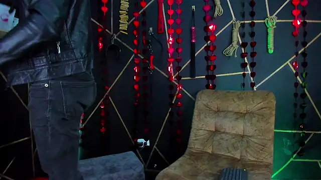 Snapshot of MillersKink chatting on 14, 2, 2025 MillersKink online show from 14, 2, 2025