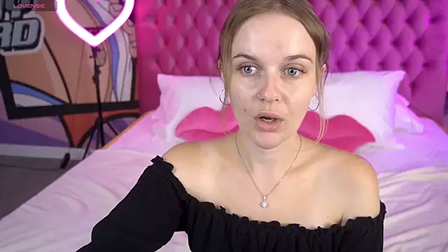 Snapshot of MaribelRiverr_ chatting on 7, 7, 2026 MaribelRiverr online show from 7, 7, 2026