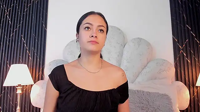 Jaslyn  Smith online show from 13, 4, 2026