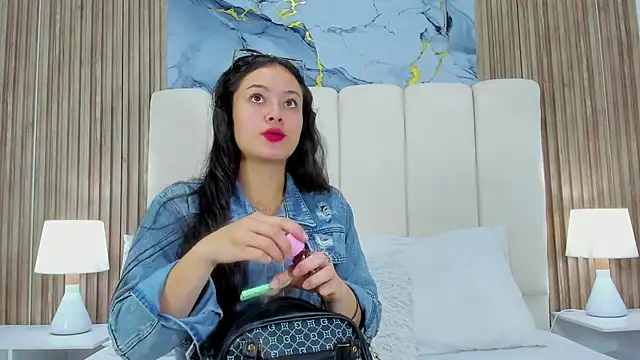 Jaslyn  Smith online show from 24, 4, 2026