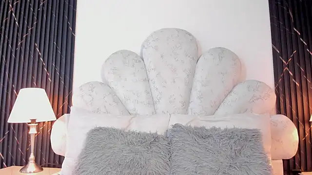 Jaslyn  Smith online show from 14, 4, 2026