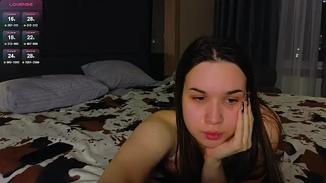 Roxie Mils online show from 14, 3, 2025