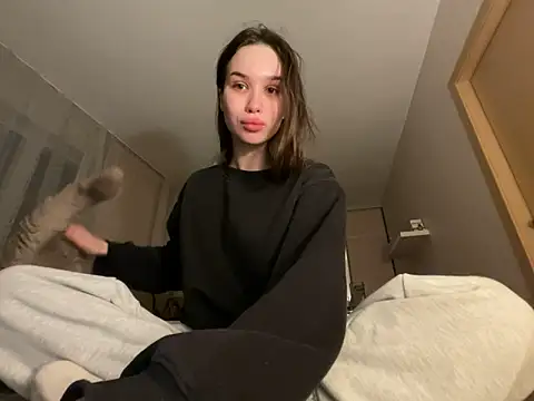 Roxie Mils online show from 9, 11, 2025