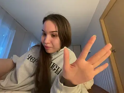 Roxie Mils online show from 20, 12, 2025