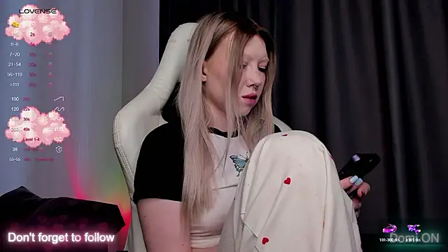 Snapshot of takeyourmolly chatting on 13, 3, 2026 takeyourmolly online show from 13, 3, 2026