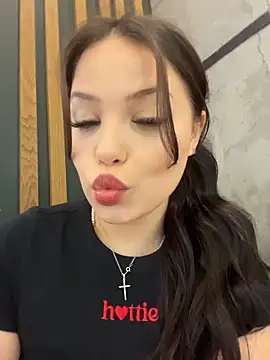 Snapshot of Chloe__Moon chatting on 27, 10, 2025 Chloe Moon online show from 27, 10, 2025