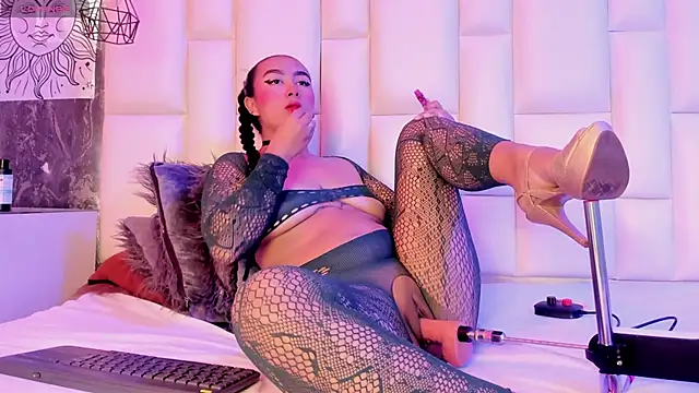 AntonellaQueenn online show from 13, 5, 2026