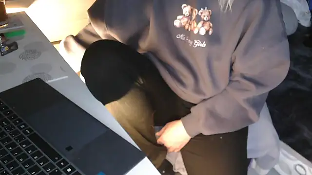 LaRa forU online show from 12, 11, 2025