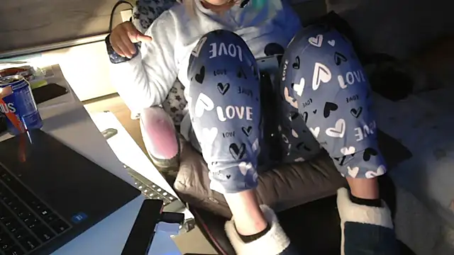 LaRa forU online show from 30, 11, 2025