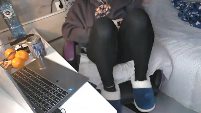 LaRa forU online show from 27, 11, 2025