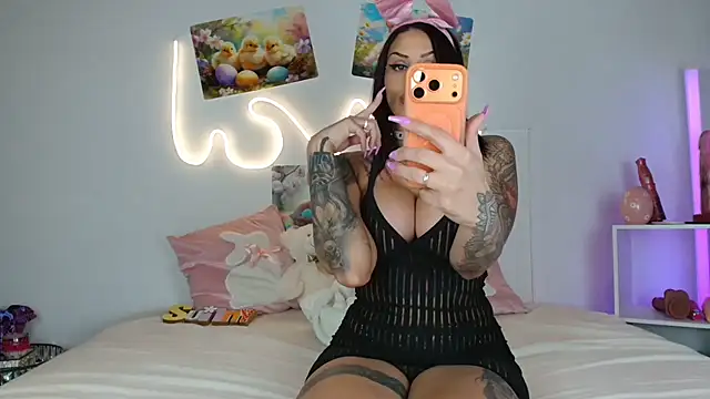 JuliaVegaOff online show from 6, 4, 2026