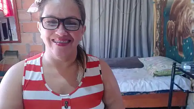 Snapshot of mom_son_dirty chatting on 8, 7, 2026 mom son dirty online show from 8, 7, 2026
