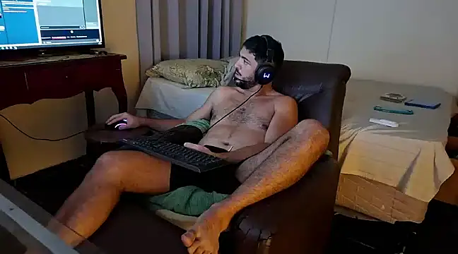Snapshot of LUH133 chatting on 18, 12, 2024 LUH133 online show from 18, 12, 2024