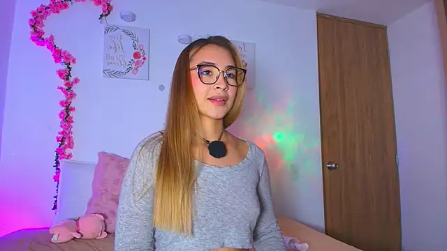 PollyGrey  online show from 2, 4, 2026