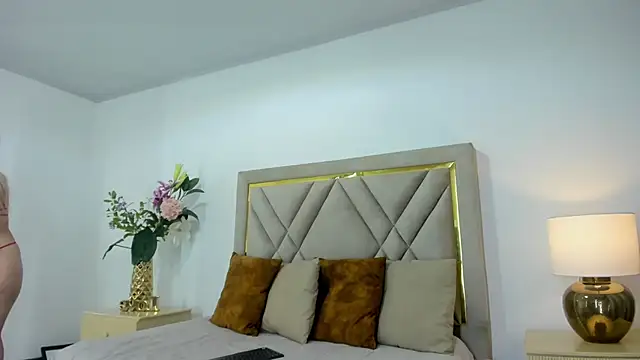 emily queen2 online show from 19, 2, 2026