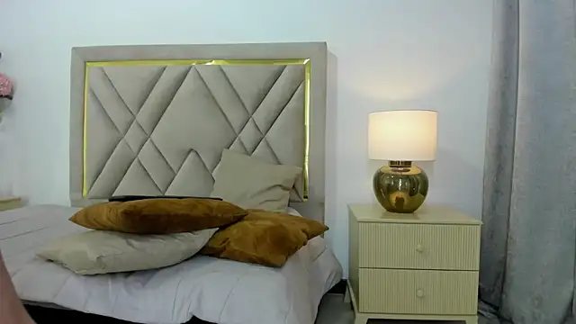 emily queen2 online show from 25, 2, 2026