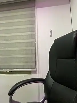 Milff parkerrr online show from 30, 3, 2026