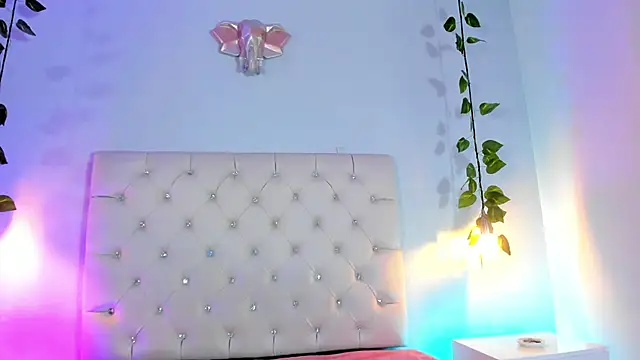 Isabella Flowers online show from 28, 11, 2025