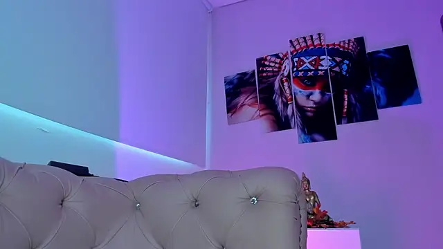 Isabella Flowers online show from 9, 11, 2025