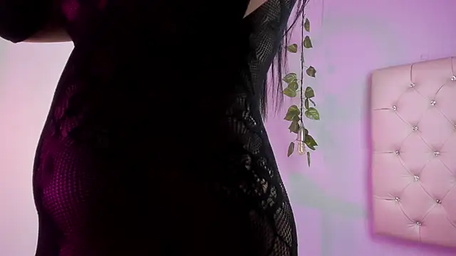 Isabella Flowers online show from 14, 11, 2025