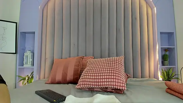 Snapshot of StefanyWilliams_ chatting on 28, 10, 2025 StefanyWilliams online show from 28, 10, 2025