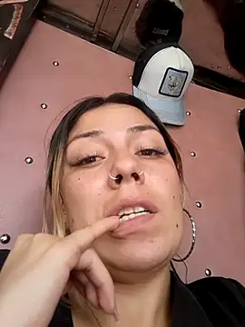 Snapshot of Sweel_Leyva18 chatting on 6, 7, 2026 Sweel Leyva18 online show from 6, 7, 2026