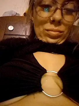 Sweel Leyva18 online show from 8, 3, 2025